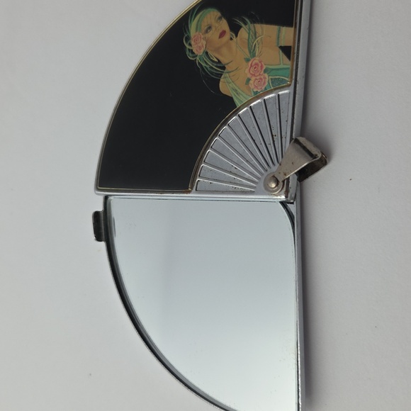 Vintage, fan-shaped compact mirror with bale. - Picture 2 of 3